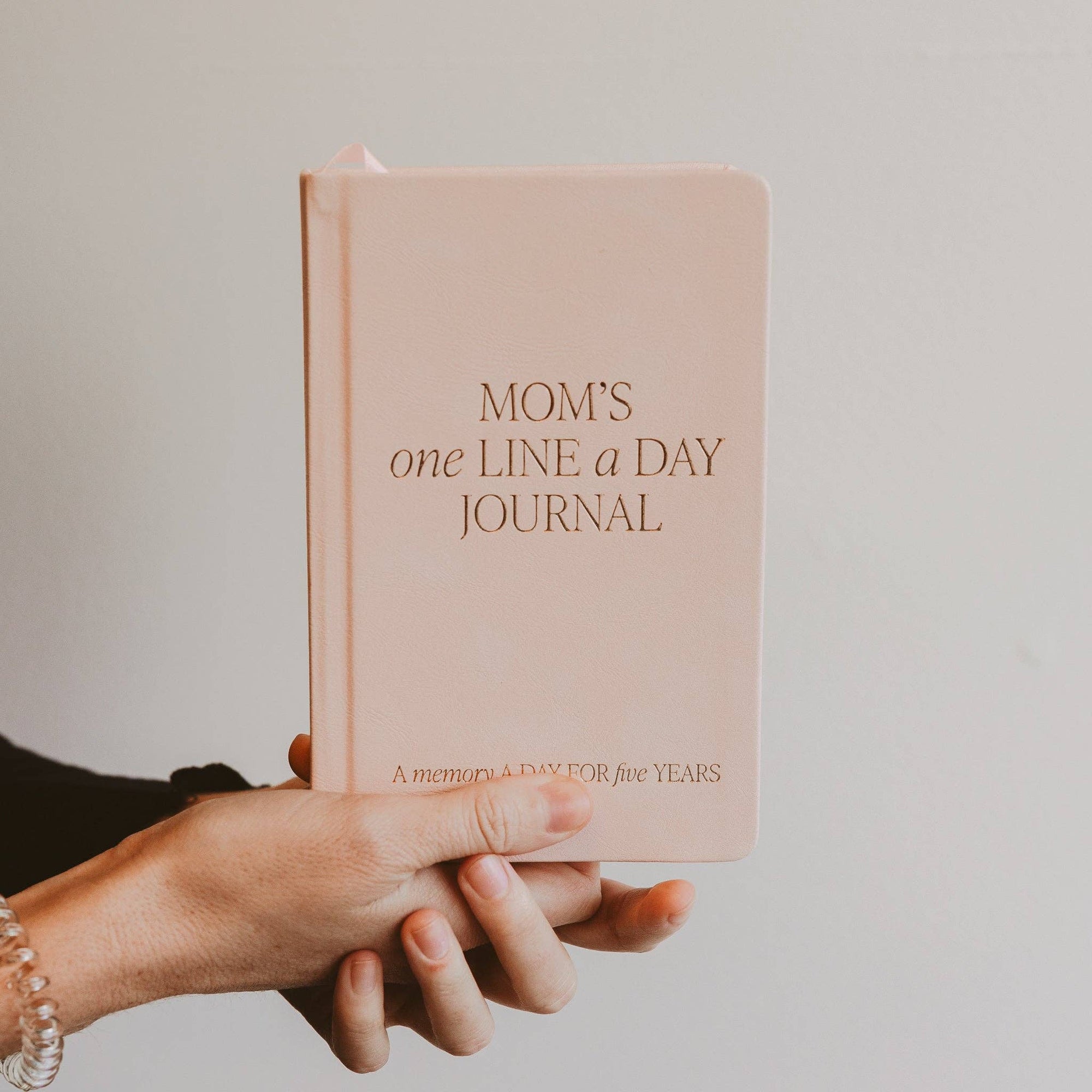 Mom&#39;s One Line A Day Leather Journal
