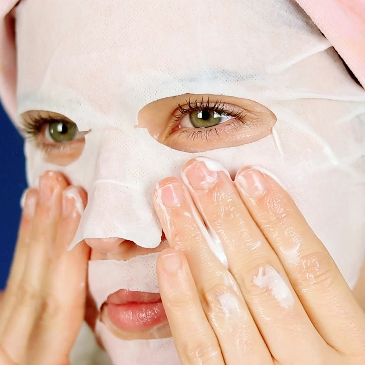 Moon Velvet Moisturizing Cream Mask on Face